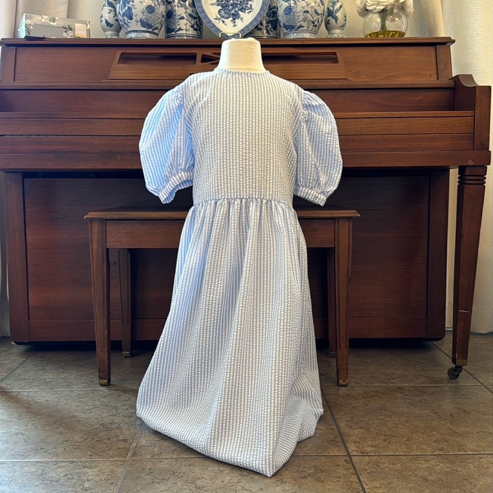 SHEIN. Blue and white color.